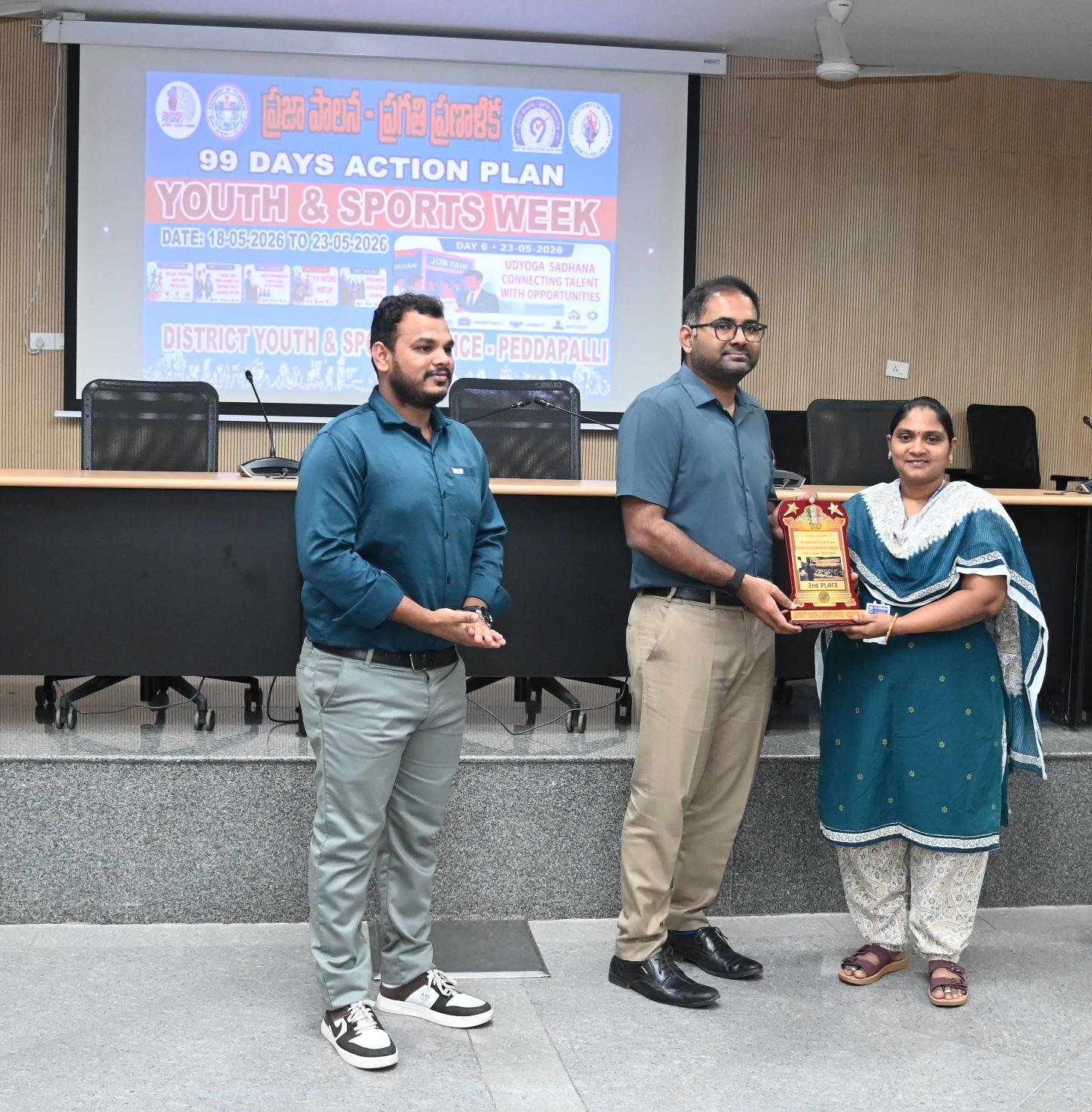 ఎంపికైన అభ్యర్థులకు నియామక పత్రాలు అందజేసిన *జిల్లా కలెక్టర్ కోయ శ్రీ హర్ష